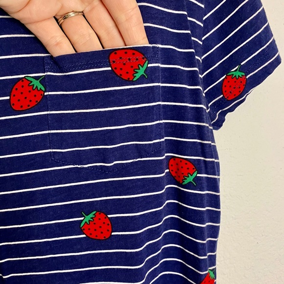 💜F21- Strawberry 🍓 And Navy Adorable Top -Small - Picture 4 of 8